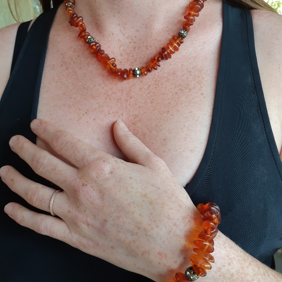 Baltic amber with antique spacers in brass and rhinestones. - Picture 3 of 6